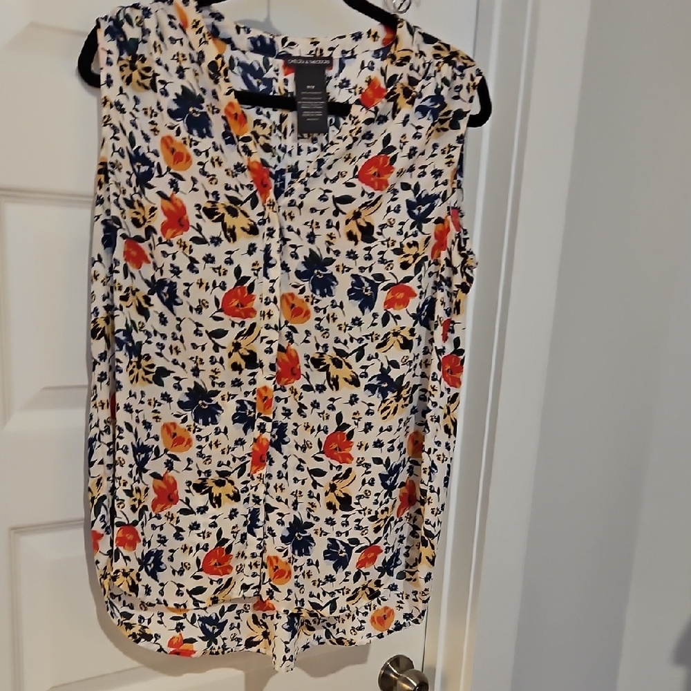 Chelsea & Theodore White Cream Buttoned Blouse 100% POLYESTER.COULD BE MATERNITY